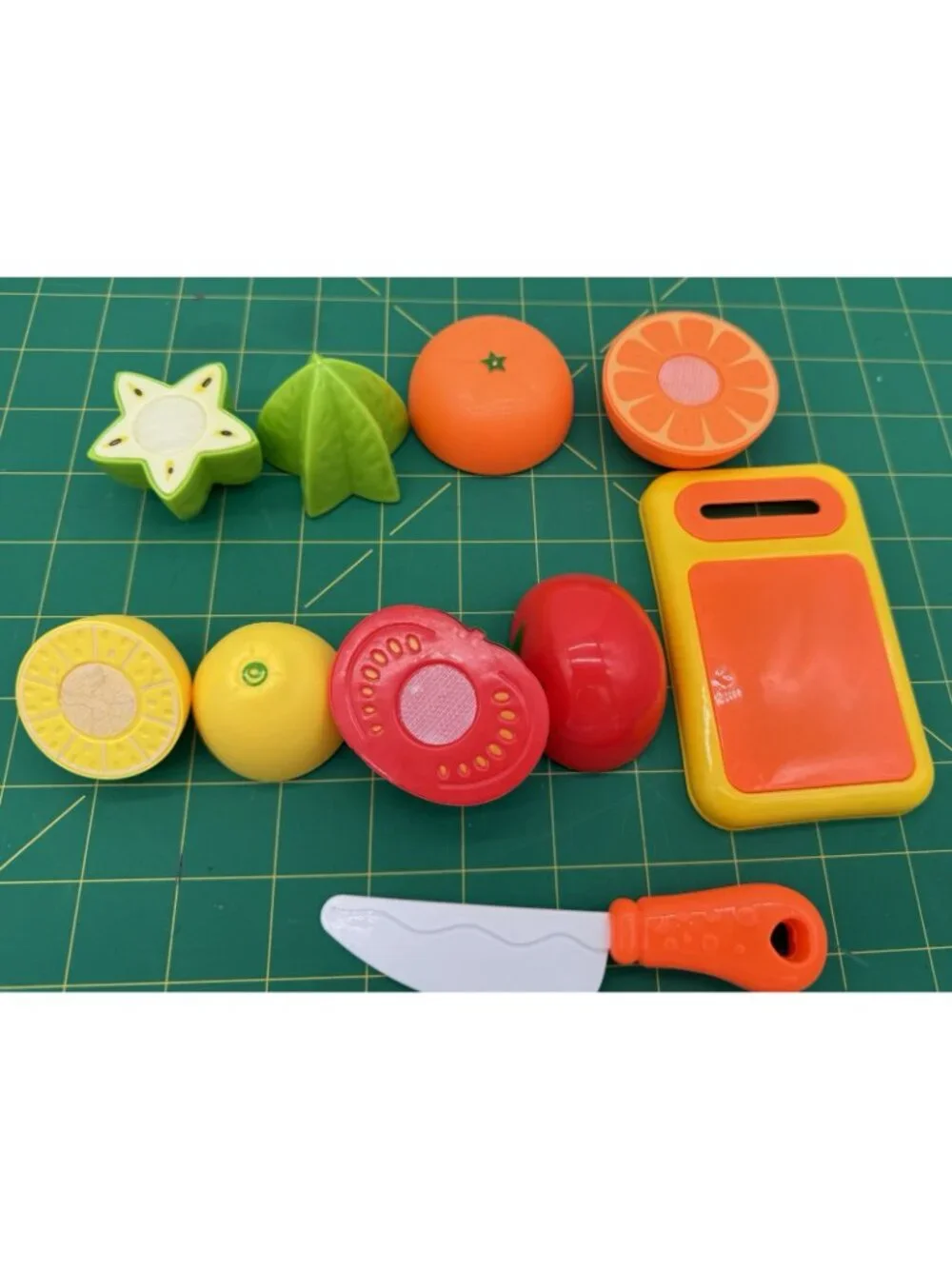 Play Pretend Food Slicing With Cutting Board And Knife